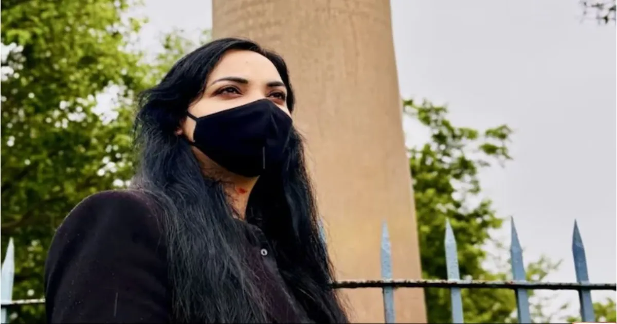 मास्क हटाने की प्रतिज्ञा करने वाली उभरती नेता पुष्पम प्रिया दरभंगा सीट पर भारी अंतर से पीछे