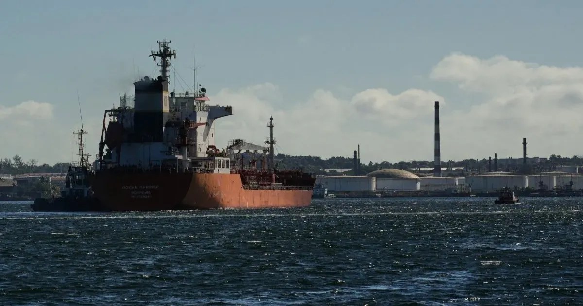 बोस्फोरस जलडमरूमध्य के पास रूसी तेल ले जा रहे टैंकर पर पानी के भीतर हमला, इंजन रूम और ब्रिज को नुकसान