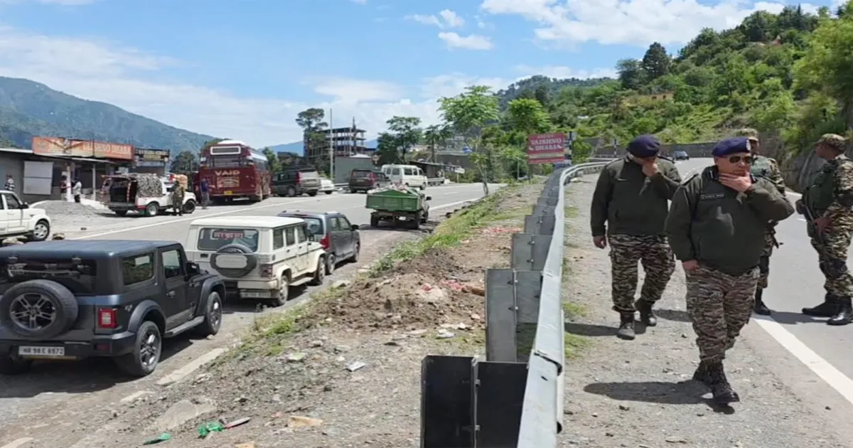 जम्मू-कश्मीर: अमरनाथ यात्रा और दरबार मूव को लेकर NH-44 पर CRPF की कड़ी सुरक्षा