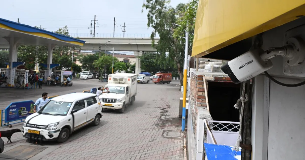 पुराने वाहनों पर ईंधन प्रतिबंध रोकने का दिल्ली सरकार का निर्णय