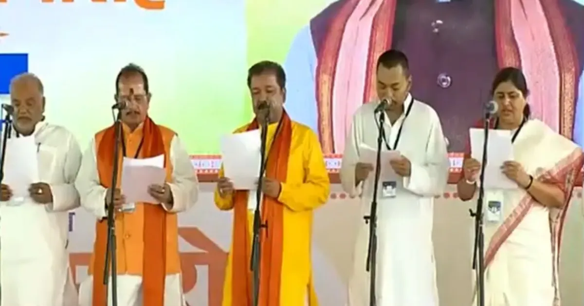 बिहार कैबिनेट विस्तार: निशांत कुमार और विजय सिन्हा समेत 32 नेताओं ने ली मंत्री पद की शपथ, प्रधानमंत्री नरेंद्र मोदी रहे मौजूद