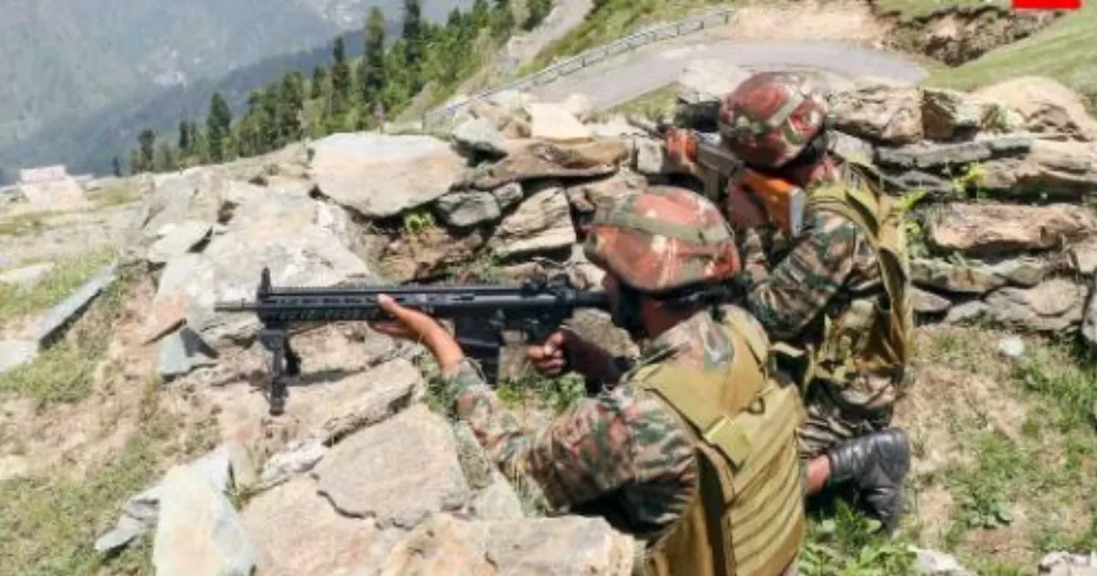 जम्मू-कश्मीर के राजौरी के घंबीर मुगलान जंगल में आतंकियों को घेरा, सुरक्षा बलों का बड़ा ऑपरेशन जारी