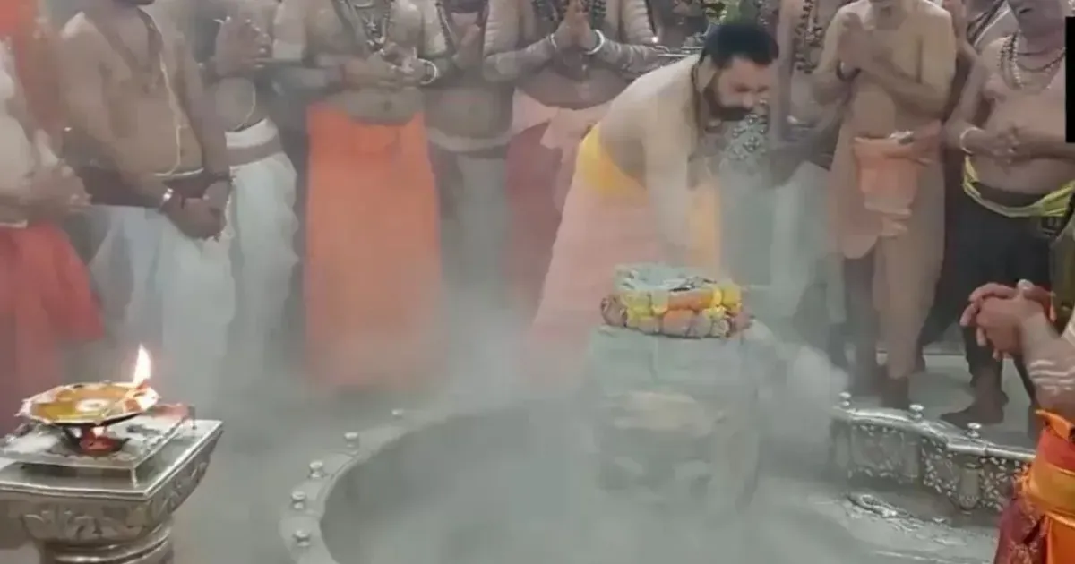 सावन के पहले सोमवार पर शिवालयों में उमड़ा आस्था का सैलाब, उज्जैन से देवघर तक गूंजे हर-हर महादेव के जयकारे