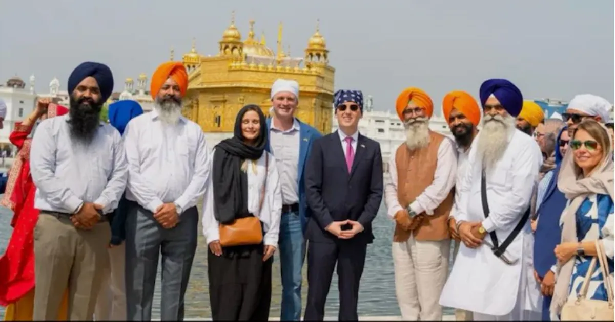 अमेरिकी दूत सर्जियो गोर ने अमृतसर के स्वर्ण मंदिर में मत्था टेका