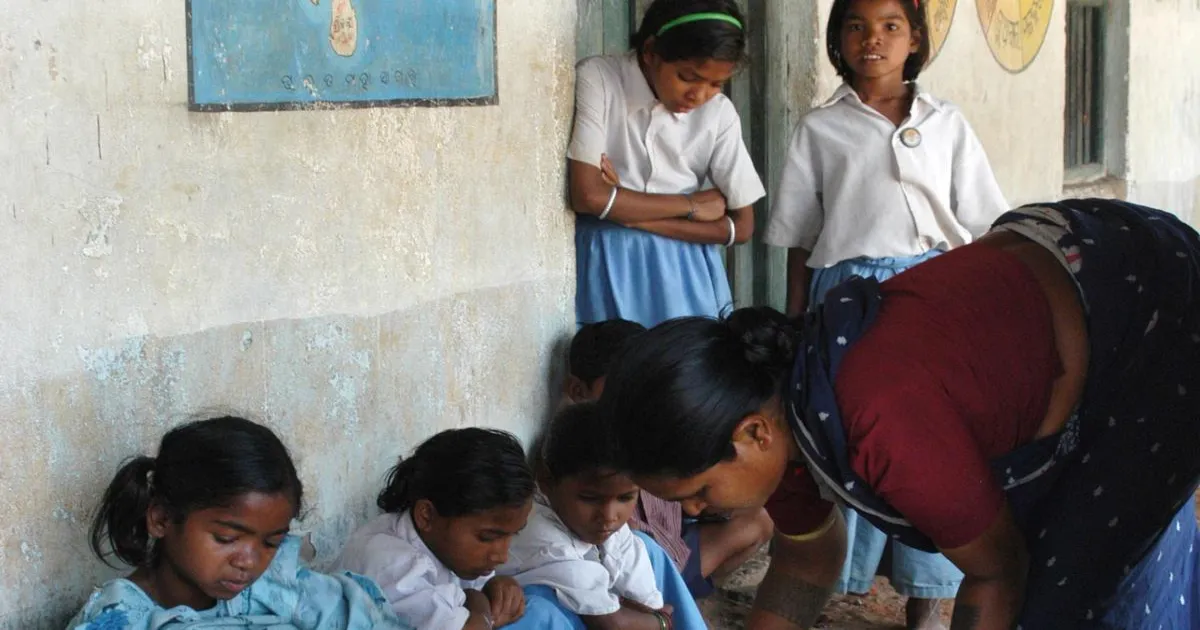छत्तीसगढ़ में कुत्ते द्वारा मिड-डे मील दूषित करने से 78 छात्रों को एंटी-रेबीज इंजेक्शन, जांच शुरू