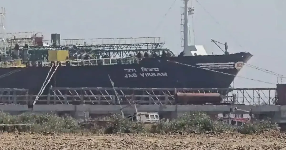 स्ट्रेट ऑफ होर्मुज पार कर कांडला पहुंचा भारतीय LPG जहाज जग विक्रम