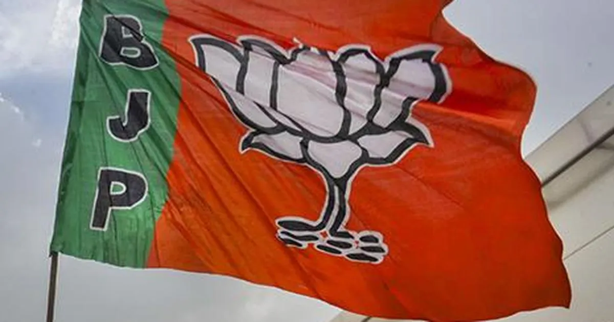 प्रधानमंत्री की मितव्ययिता अपील के बावजूद बड़े काफिले पर मध्य प्रदेश के बीजेपी नेता का पद छिना
