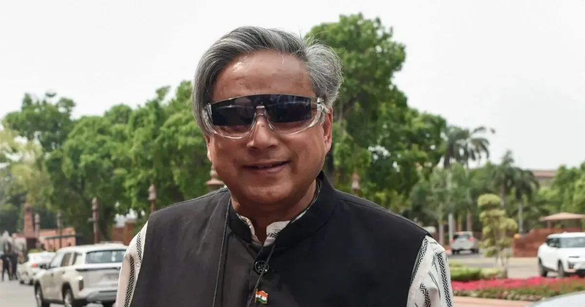 कांग्रेस बनाम थरूर फिर आमने-सामने, कश्मीर पर टिप्पणी को लेकर पार्टी में नई नाराज़गी