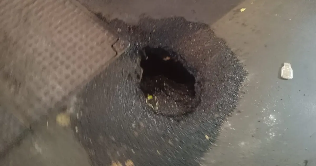 मुंबई में भारी बारिश के बाद सड़कों पर दिखे गड्ढे, उद्धव सेना ने नगर निगम के काम की गुणवत्ता पर उठाए सवाल