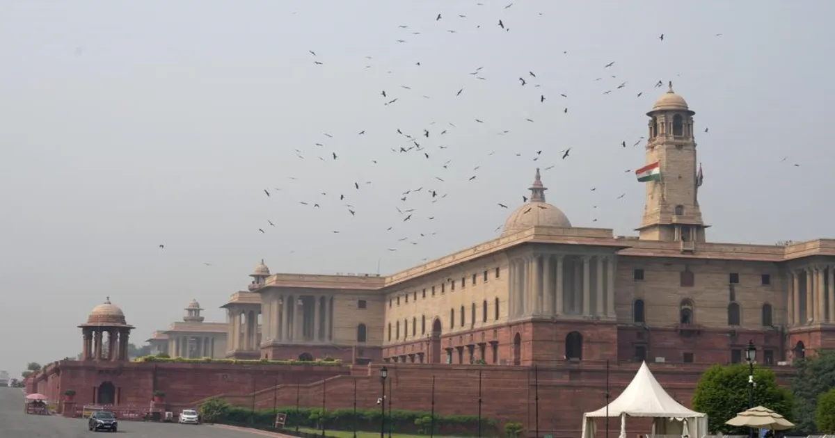 दीपावली पर बिगड़ी दिल्ली की हवा, 38 में से 34 निगरानी केंद्र ‘रेड जोन’ में पहुंचे