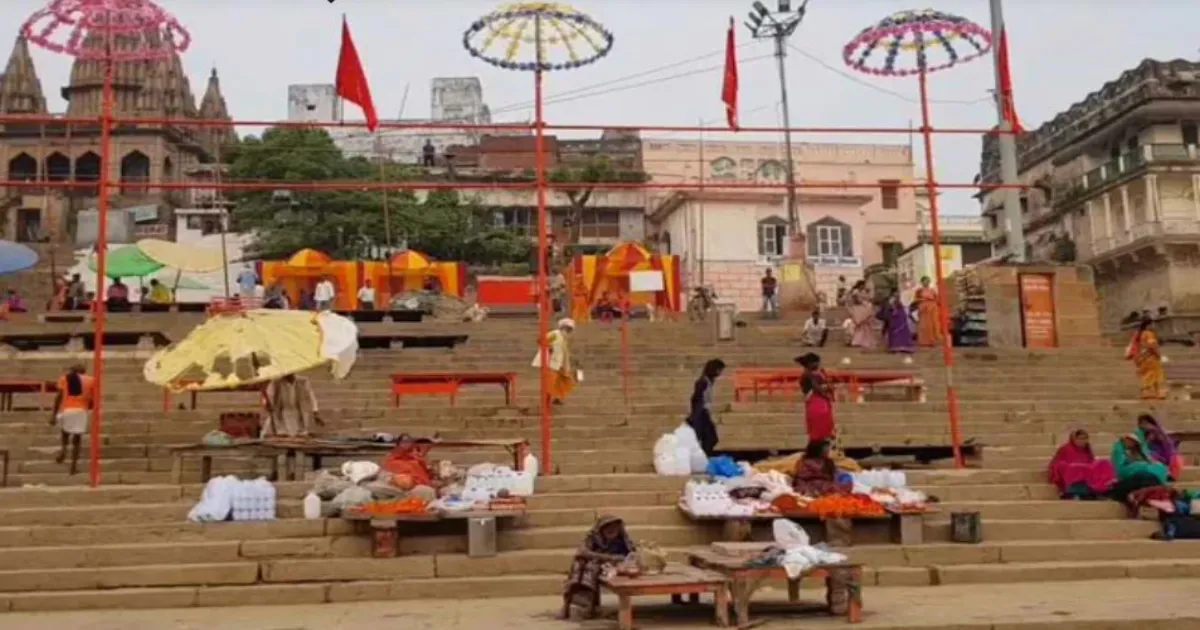 वाराणसी घाट पर छीना गया मोबाइल मुंबई की महिला ने खुद खोज निकाला, पुलिस की लापरवाही उजागर