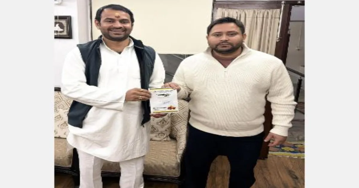 तेज प्रताप यादव ने तेजस्वी से आरजेडी को अपनी पार्टी में विलय करने की अपील की