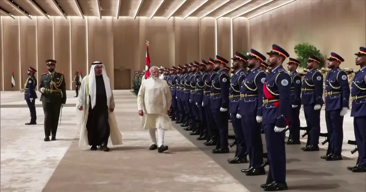 अबू धाबी पहुंचे प्रधानमंत्री नरेंद्र मोदी, बोले- UAE के साथ हमेशा खड़ा रहेगा भारत