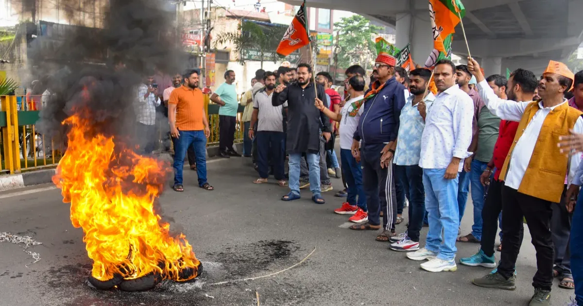 झारखंड में पेपर लीक के खिलाफ प्रदर्शन 18वें दिन भी जारी, रांची में ABVP कार्यकर्ता हिरासत में