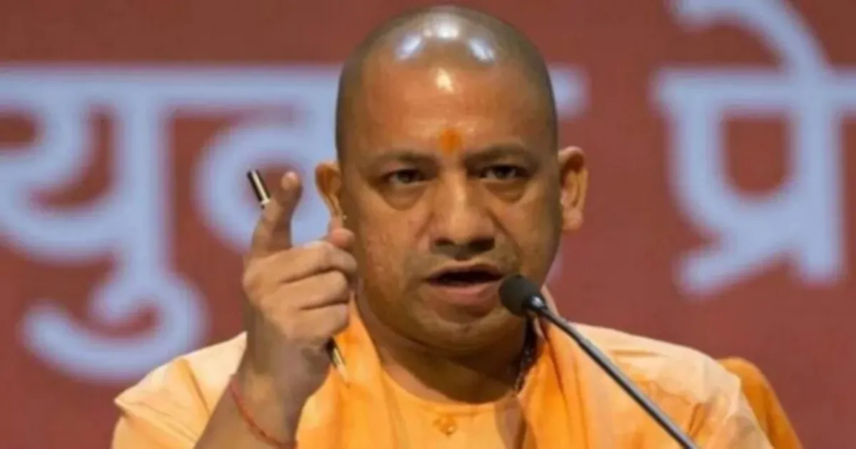 यूपी के स्कूलों में अव्यवस्थाओं पर छात्र-छात्राओं का प्रदर्शन, सीएम योगी ने अधिकारियों को दिए सख्त निर्देश