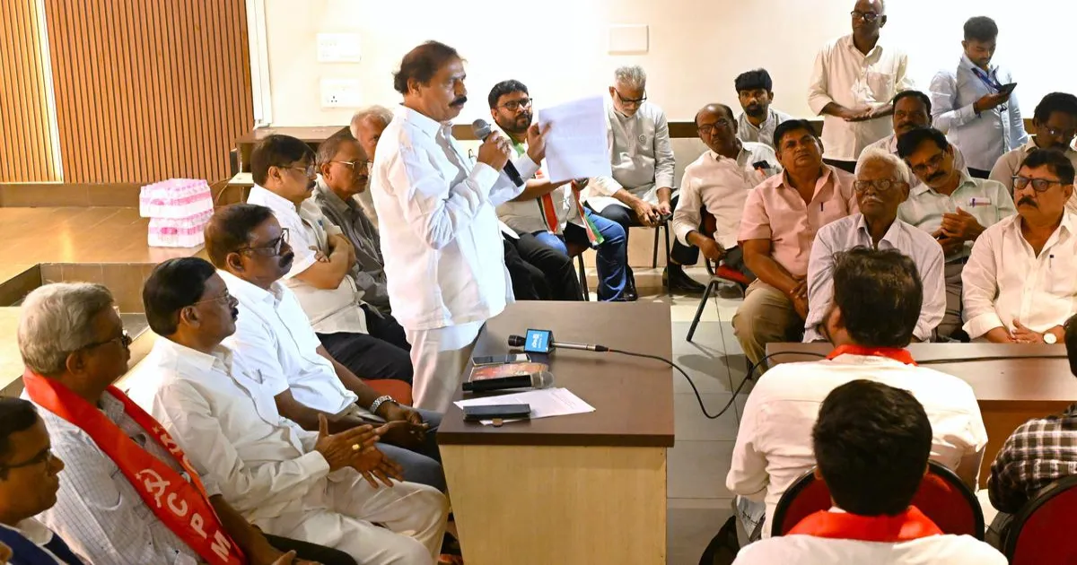 विशाखापट्टनम स्टील प्लांट का निजीकरण हुआ तो इतिहास नायडू को वचनबद्ध नेता नहीं मानेगा: सीपीआई नेता