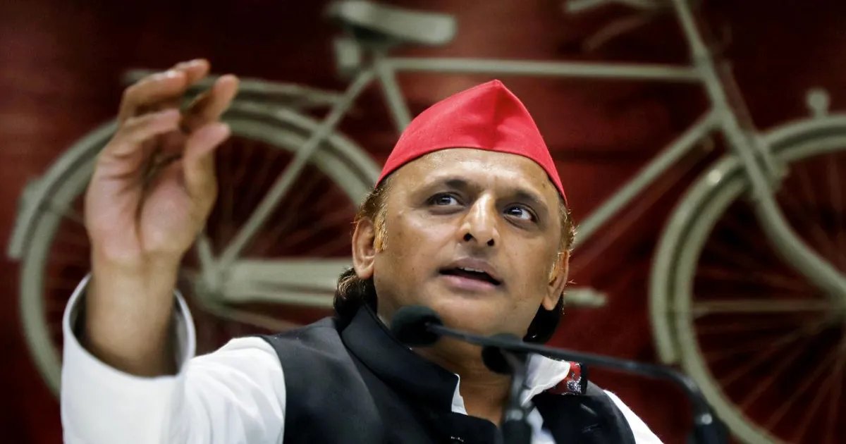 अखिलेश यादव: निष्पक्ष चुनाव के लिए आधार को चिप्स से जोड़ा जाना चाहिए