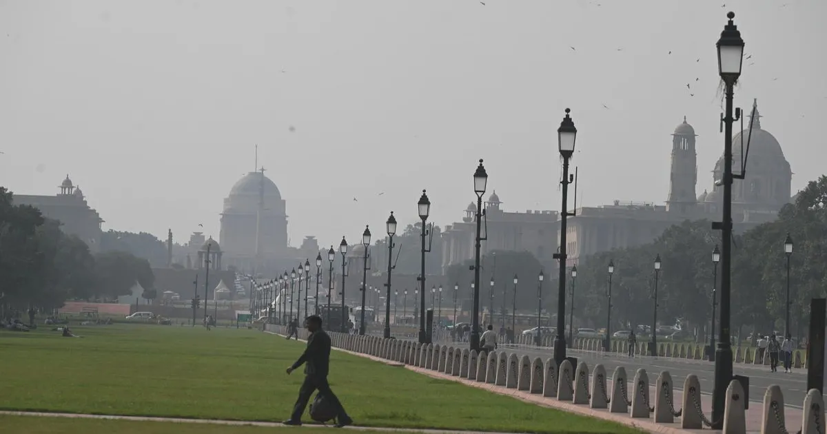 दिल्ली में वायु गुणवत्ता में हल्की सुधार, न्यूनतम तापमान 16.9° सेल्सियस