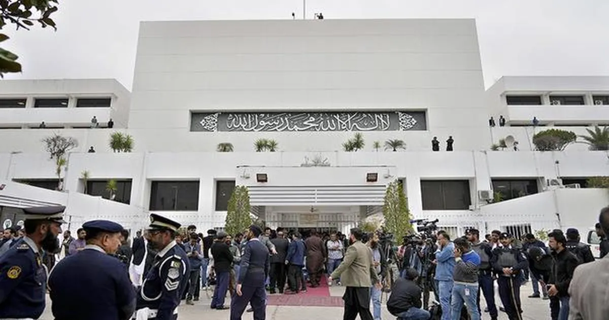 कड़ी सुरक्षा के बीच पाकिस्तान में 13 सीटों पर उपचुनाव के लिए मतदान जारी