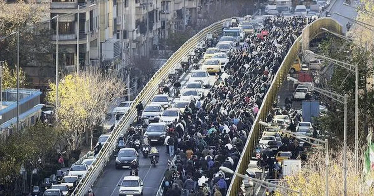 ईरान में बढ़ते प्रदर्शनों के बीच रिवोल्यूशनरी गार्ड का स्वयंसेवक मारा गया