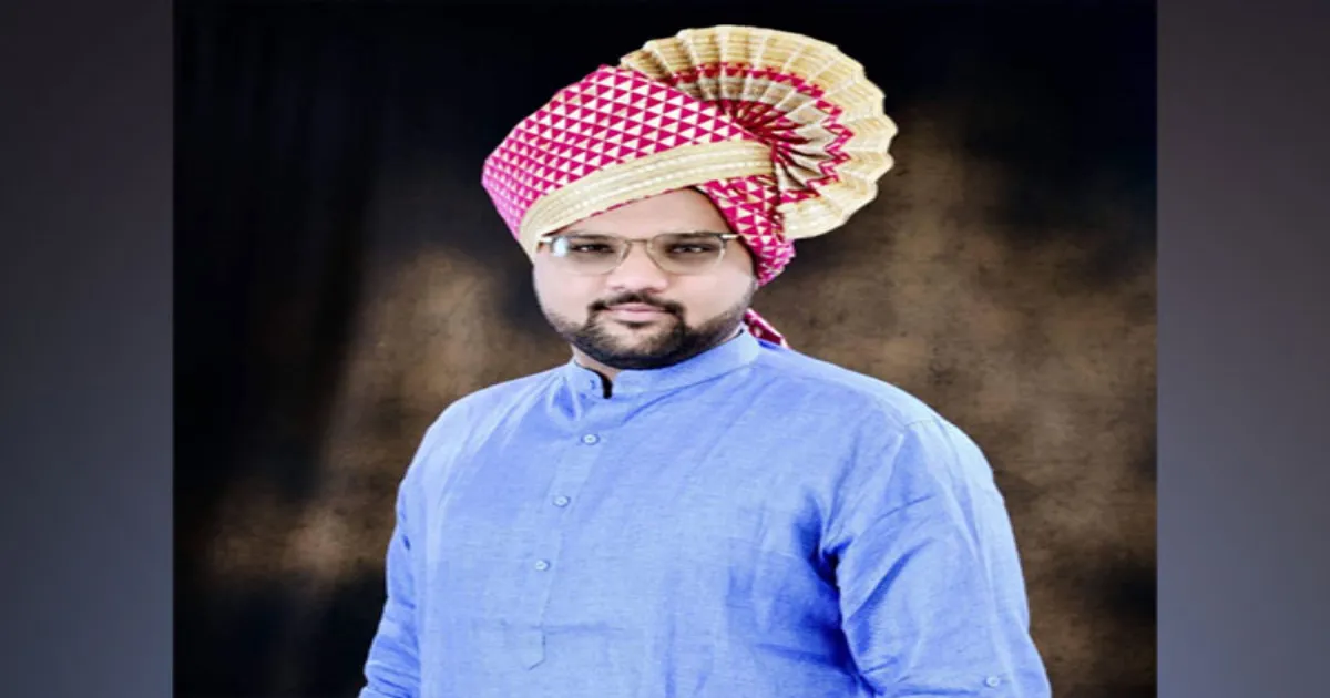 शिवसेना मंत्री के बेटे ने पुलिस के सामने आत्मसमर्पण किया