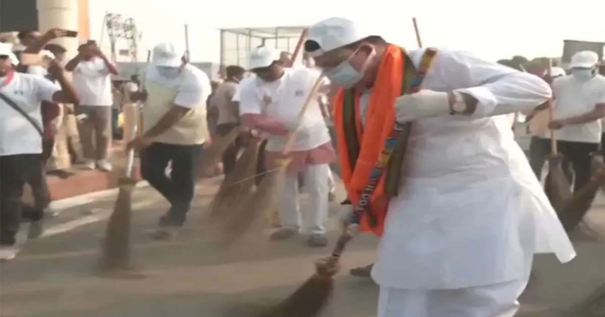 स्वच्छ सर्वेक्षण 2026 के तहत अयोध्या में चला विशाल स्वच्छता अभियान, हजारों लोगों ने हिस्सा लिया