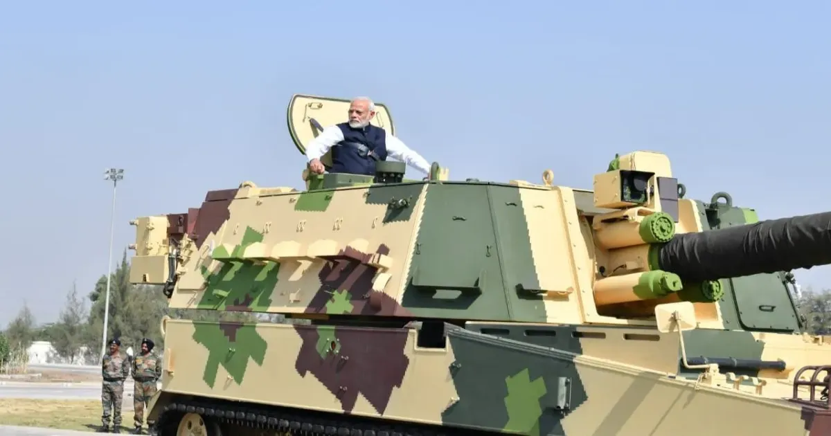 प्रधानमंत्री नरेंद्र मोदी का हजीरा दौरा क्यों है खास? के-9 वज्र, जोरावर टैंक और एफआईसीवी से बढ़ेगी भारत की रक्षा ताकत