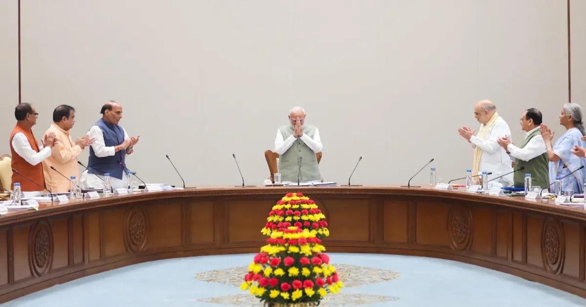 सबसे लंबे समय तक निर्वाचित प्रधानमंत्री बनने पर केंद्रीय मंत्रिमंडल ने नरेंद्र मोदी को दी बधाई, पारित किया विशेष प्रस्ताव