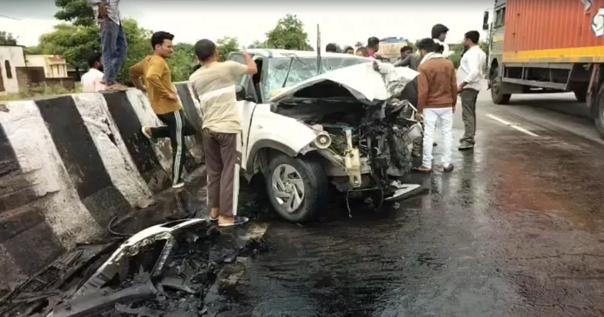 अतीक अहमद के सबसे छोटे बेटे अबान की झांसी में सड़क हादसे में मौत, जेल में बंद भाई से मिलने जा रहा था