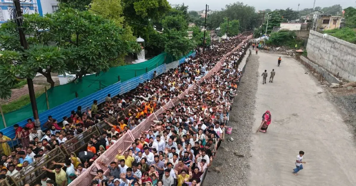 उज्जैन के नागचंद्रेश्वर मंदिर में भगदड़ जैसी स्थिति, कई श्रद्धालु घायल; अस्पताल में भर्ती