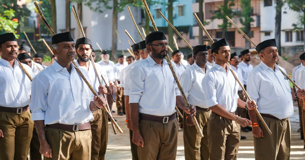 कर्नाटक में आरएसएस मार्च में शामिल होने पर दो सरकारी शिक्षक निलंबित