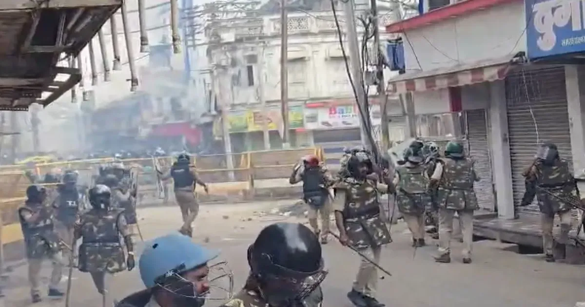 उज्जैन में शाही मस्जिद हटाने के विरोध में पथराव, पुलिस ने छोड़े आंसू गैस के गोले