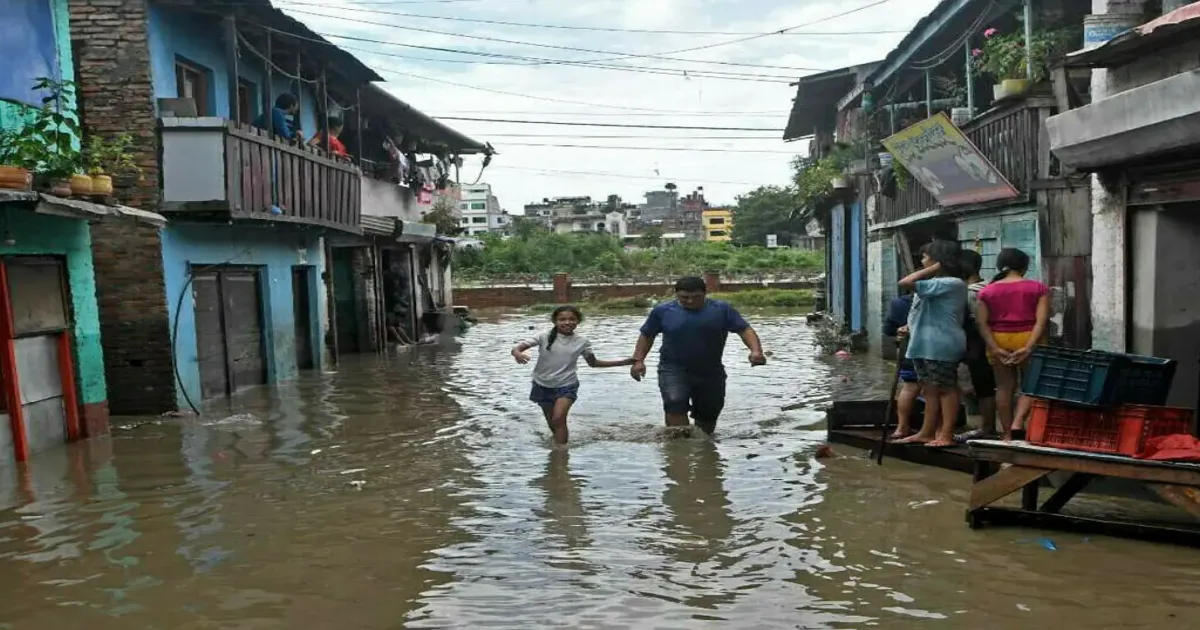 नेपाल में भारी बारिश से कम से कम 22 की मौत, सड़कों पर बाधाएं