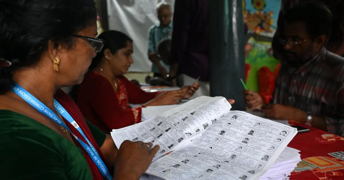 विशेष गहन पुनरीक्षण पर सुप्रीम कोर्ट में सुनवाई, तमिलनाडु ने फार्म जमा करने की अवधि बढ़ाने की मांग की