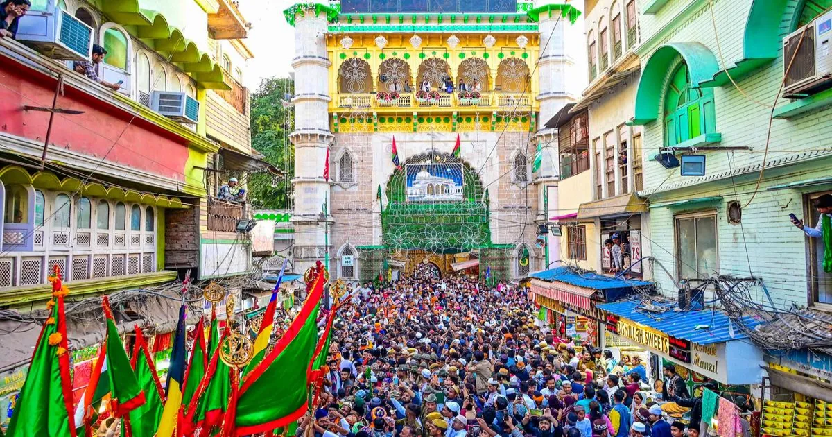 अजमेर शरीफ दरगाह पर चादर चढ़ाने के खिलाफ तत्काल याचिका पर सुनवाई से सुप्रीम कोर्ट का इनकार