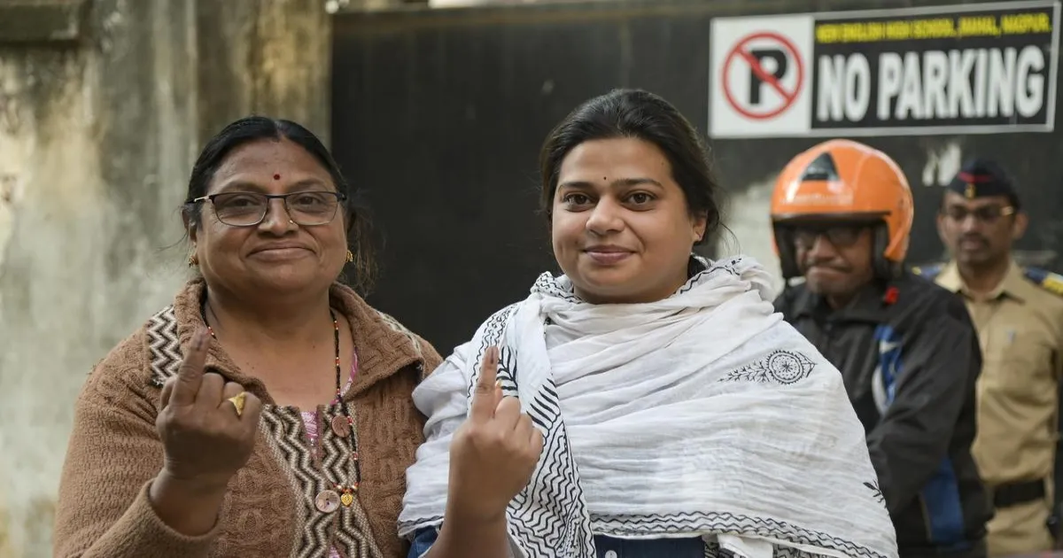 महाराष्ट्र नगर निकाय चुनाव : मुंबई में वोटिंग के बाद स्याही मिटने का आरोप, बीएमसी ने किया खंडन