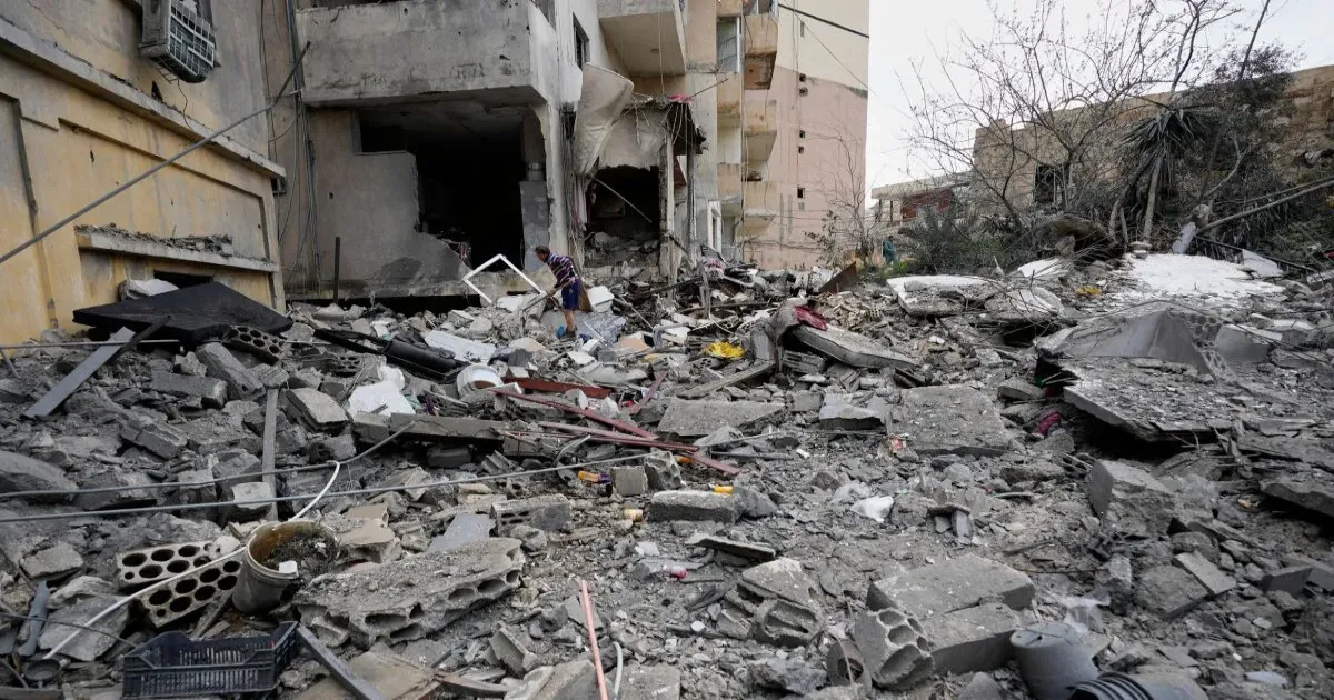 अबू धाबी में मिसाइल के मलबे से दो की मौत, एक भारतीय भी शामिल