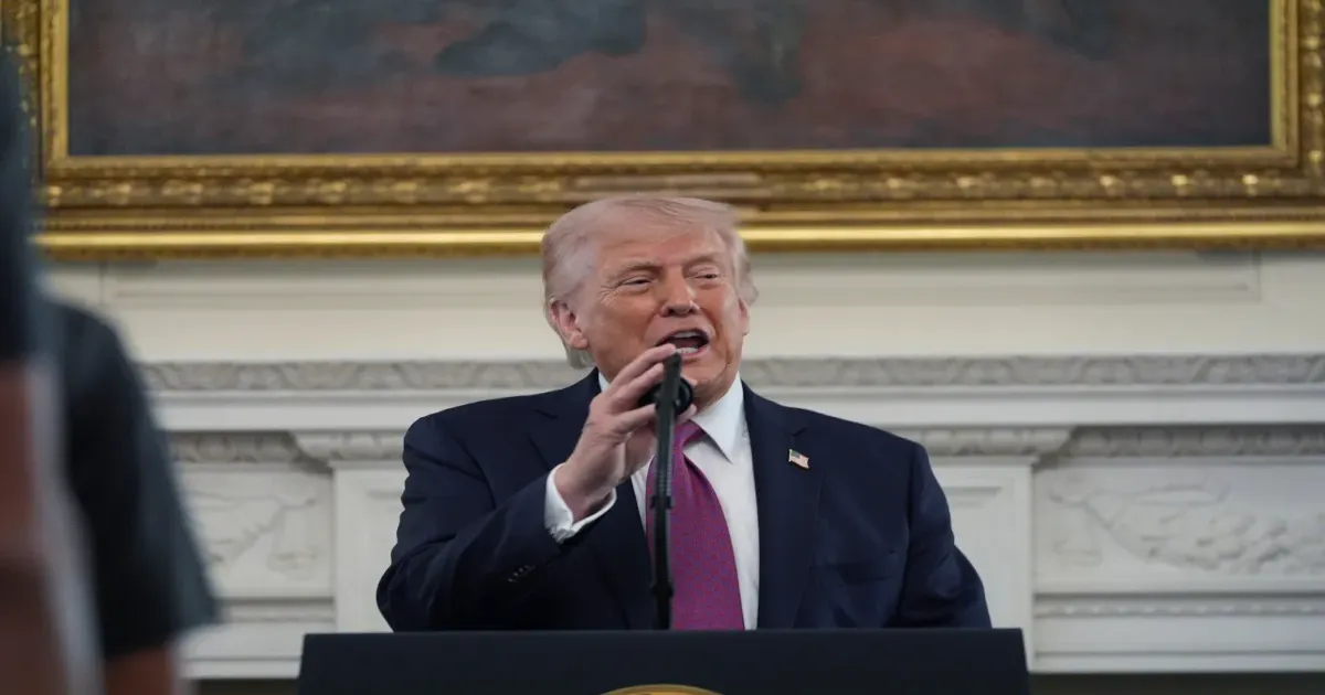 स्ट्रेट ऑफ होर्मुज़ में तनाव बढ़ा, ट्रंप ने नौसेना को दिया सख्त आदेश