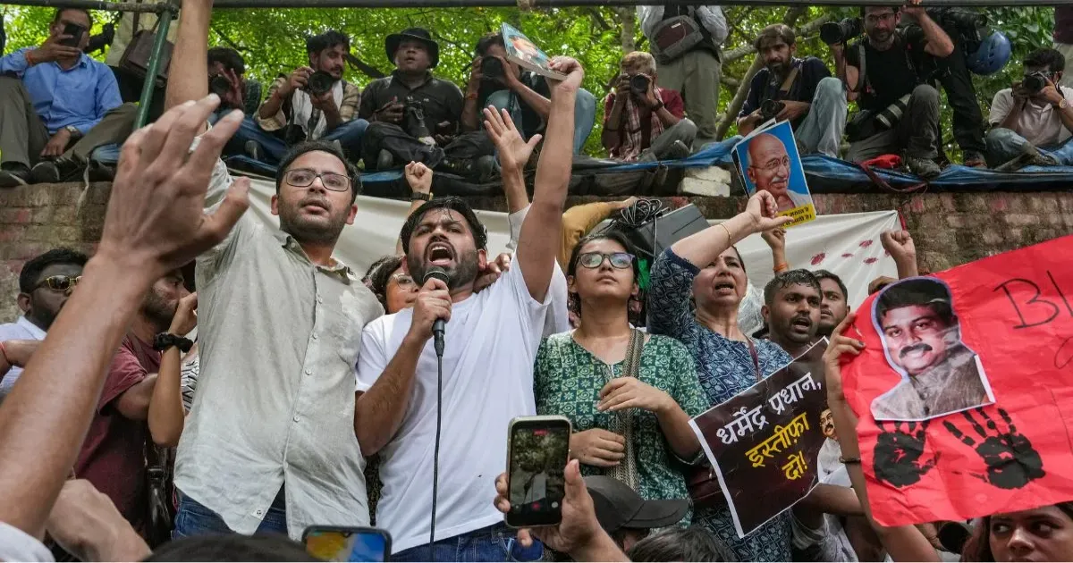 जंतर-मंतर पर CJP का प्रदर्शन, सैकड़ों लोग शामिल; अभिजीत दीपके ने धर्मेंद्र प्रधान के इस्तीफे की मांग की