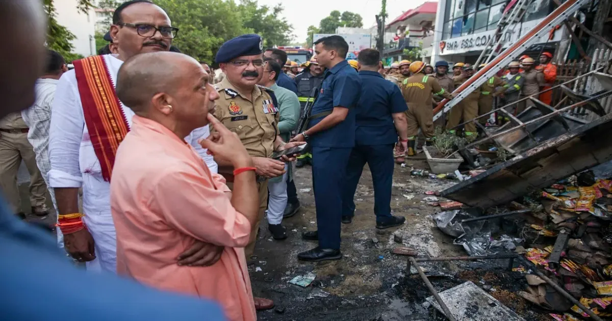 लखनऊ अलीगंज अग्निकांड: एलडीए ने बिल्डिंग पर ध्वस्तीकरण के आदेश दिए, अवैध निर्माण और नियम उल्लंघन उजागर