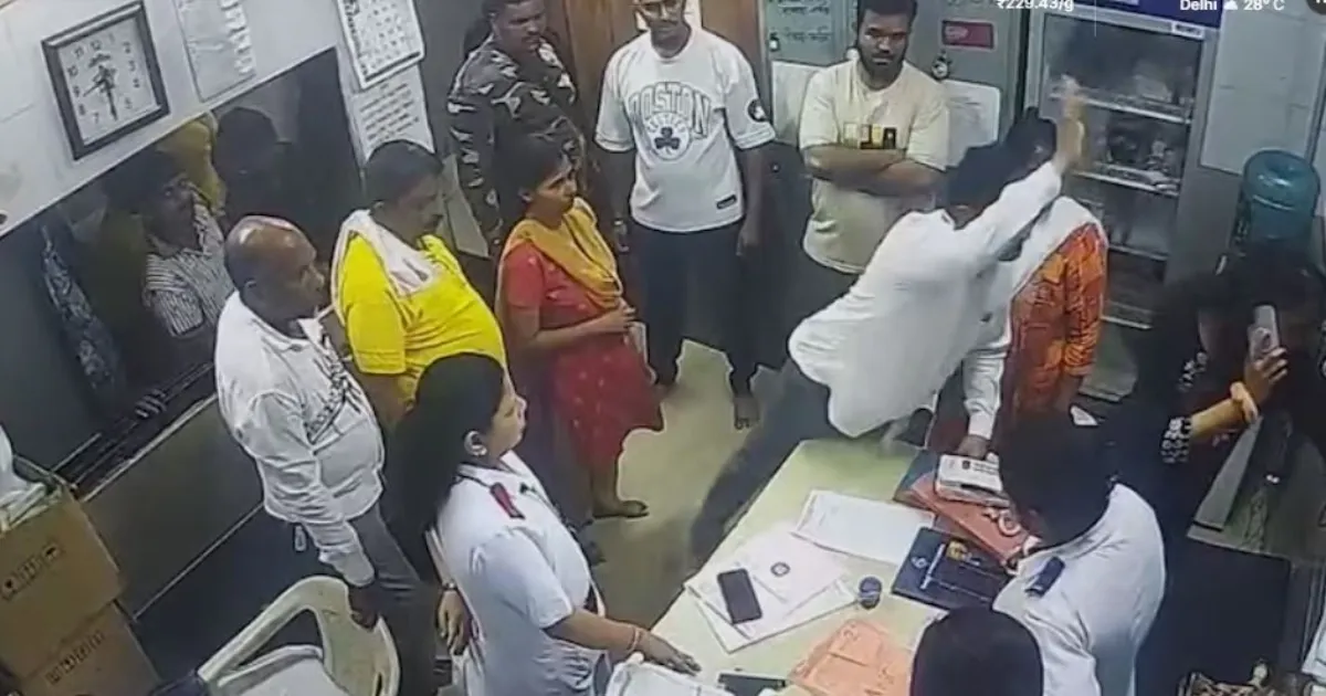 महाराष्ट्र के कल्याण अस्पताल में डॉक्टरों पर हमला: तीन गिरफ्तार, शिवसेना पार्षद पर अब तक नहीं हुई कार्रवाई