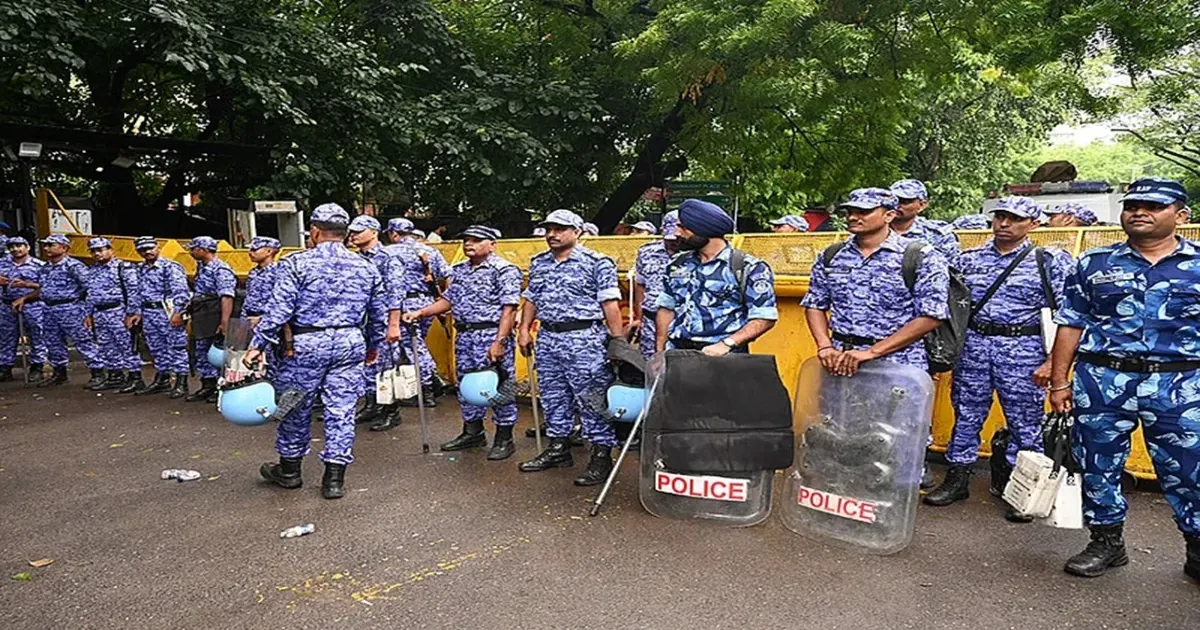 पैलेट गन इस्तेमाल पर सुप्रीम कोर्ट सख्त, केंद्र से मांगी एसओपी; भीड़ नियंत्रण में प्रतिबंध वाली याचिका पर नोटिस