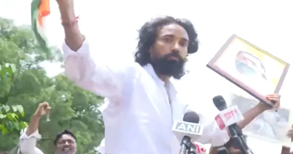 मैं कोई भगवान नहीं हूं: झारखंड के छात्रों के मार्च में शामिल हुए देवेंद्र महतो, हेमंत सोरेन के जन्मदिन पर शांति की अपील