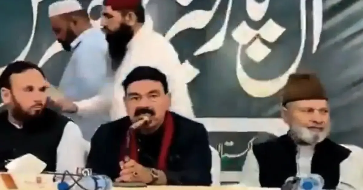 पूर्व पाकिस्तानी मंत्री ने लश्कर आतंकियों के साथ साझा किया मंच, भारत को बर्बाद करने की धमकी