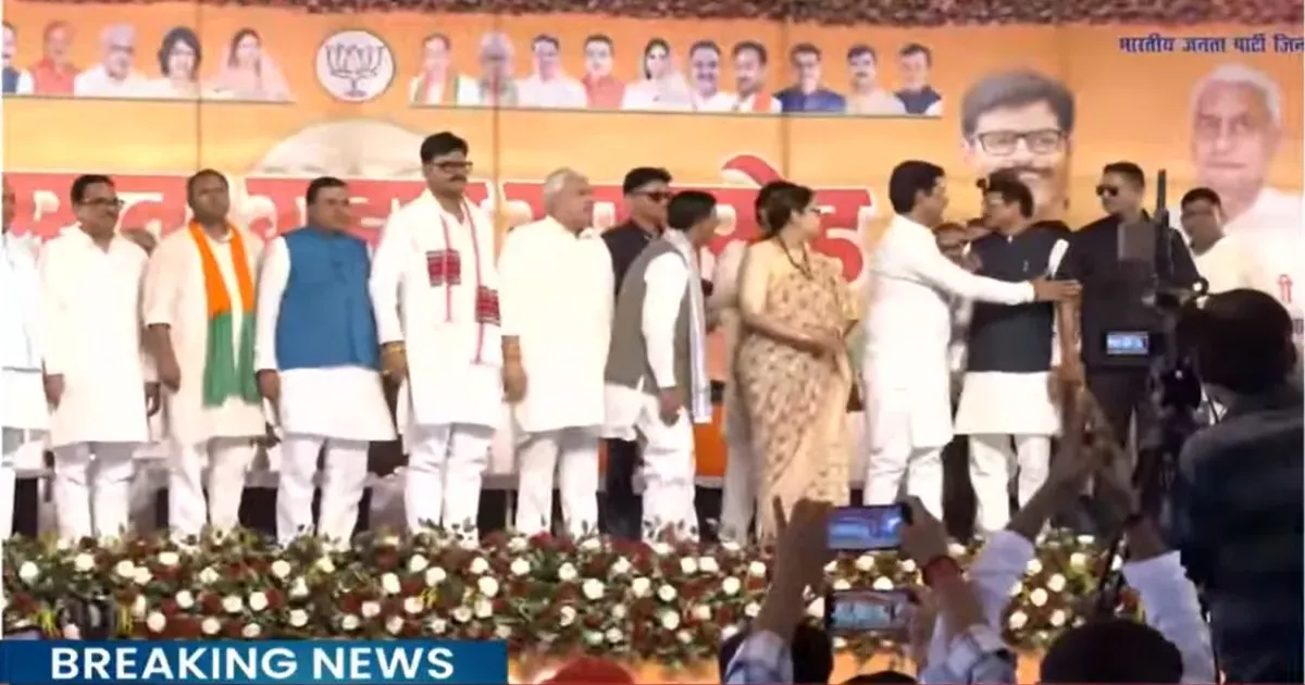 अखिलेश यादव को बड़ा झटका, सपा के तीन बागी विधायक भाजपा में शामिल