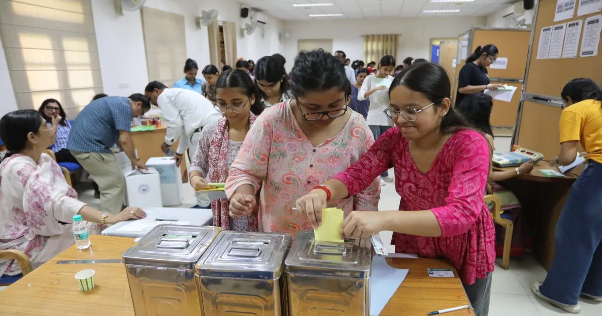 DUSU चुनाव की मतगणना शुरू, मतदान में 39.45% हुई उपस्थिति