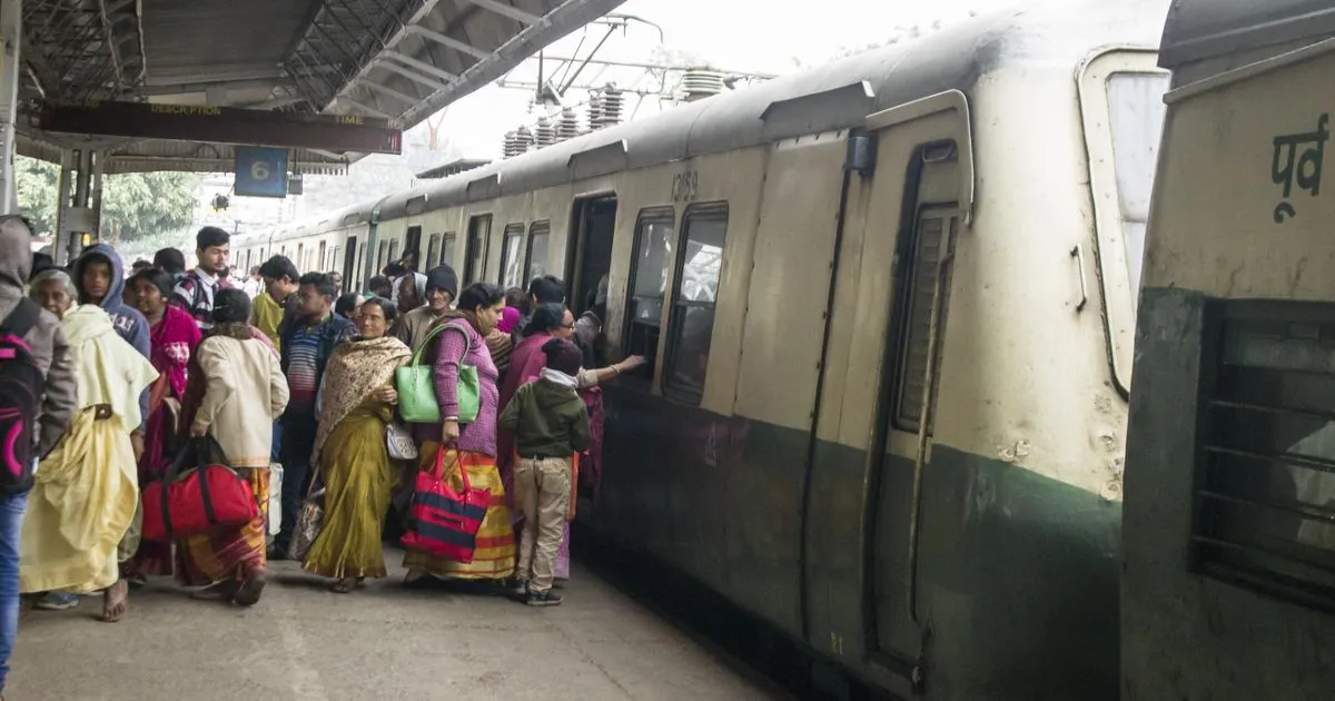 रेल फ्रैक्चर से मुंबई में सेंट्रल रेलवे की लोकल ट्रेन सेवाएं प्रभावित