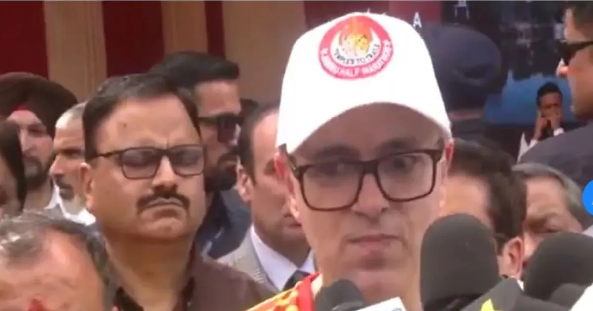 घबराहट में ईंधन खरीदने पर लग सकती है रोक, उमर अब्दुल्ला की सख्त चेतावनी