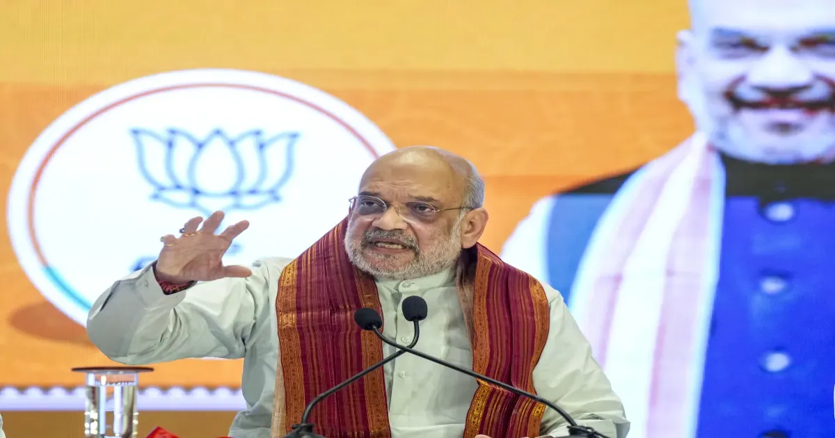 कोलकाता रैली में अमित शाह का बयान: बंगाल में टीएमसी को उखाड़कर बंगाल की खाड़ी में फेंकने के लिए सभी को बिना डर के वोट करना होगा