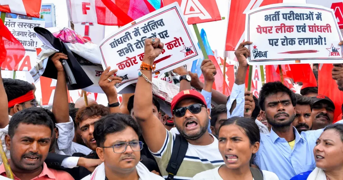 झारखंड में जारी विरोध प्रदर्शनों के बीच जेपीएससी परीक्षा में कथित अनियमितताओं का मामला सुप्रीम कोर्ट पहुंचा